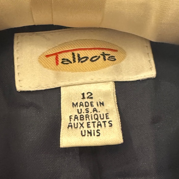 Beautifully Tailored Navy Women's Blazer - Picture 5 of 8